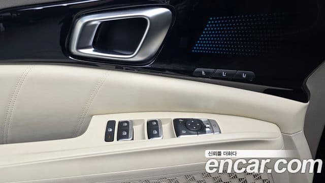 Kia Carnival 2024 — ფოტო 19/20