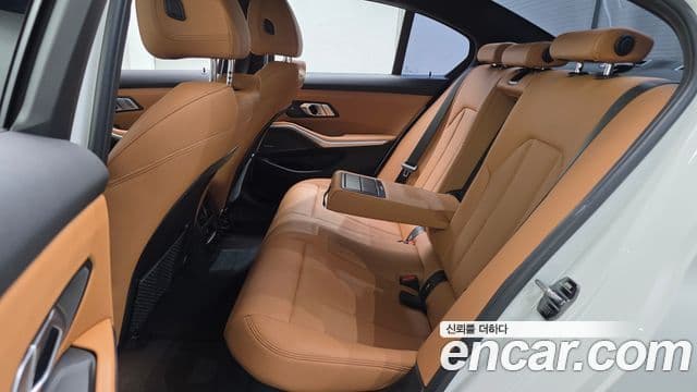 BMW 3 Series 2023 — ფოტო 12/20