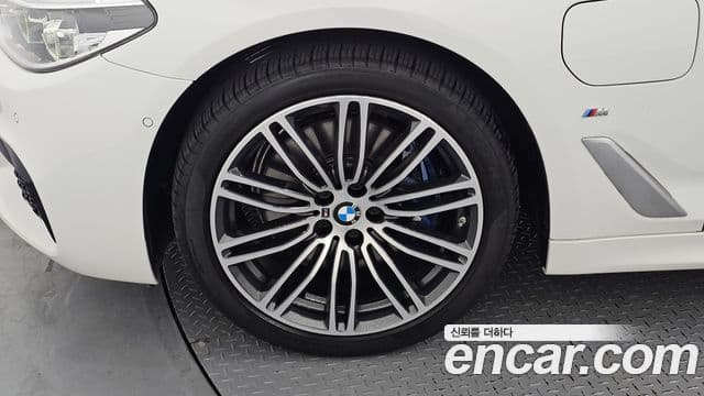 BMW 5 Series 2020 — ფოტო 5/20