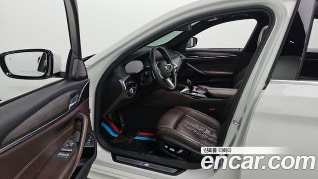 BMW 5 Series 2020 — фото 10 из 20