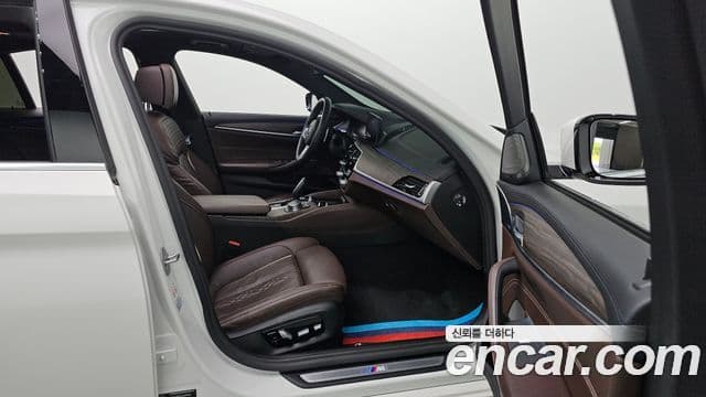 BMW 5 Series 2020 — ფოტო 17/20