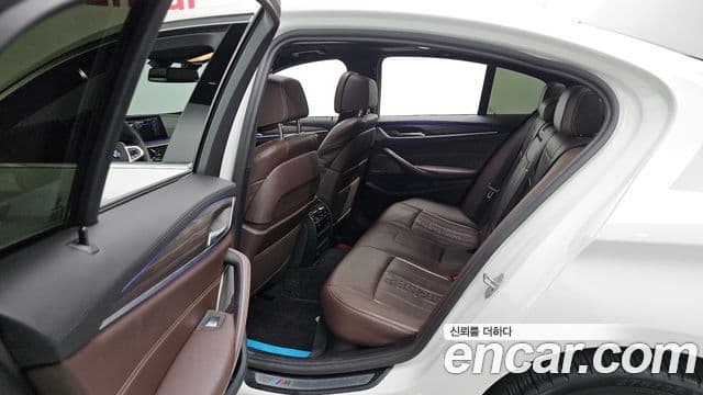 BMW 5 Series 2020 — ფოტო 19/20