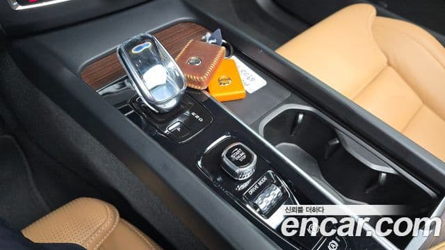 Volvo XC60 2021 — Photo 6/34