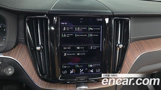 Volvo XC60 2021 — Şəkil 16/20