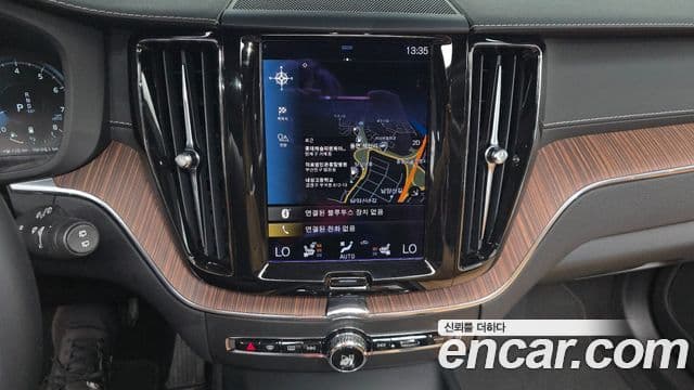 Volvo XC60 2021 — Şəkil 17/20