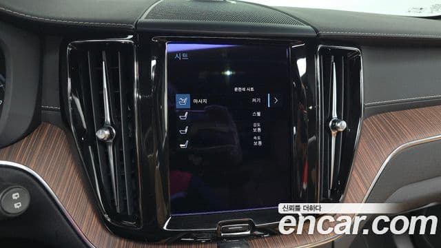 Volvo XC60 2021 — Şəkil 18/20