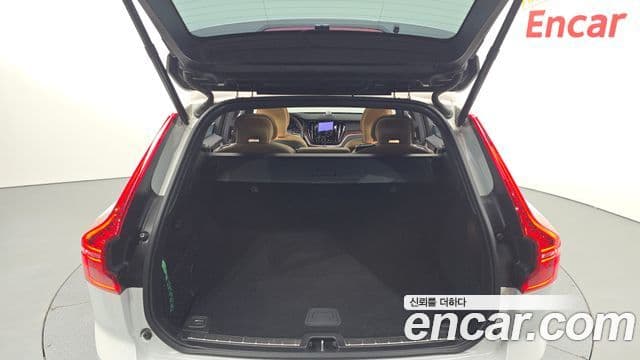 Volvo XC60 2021 — Photo 8/34