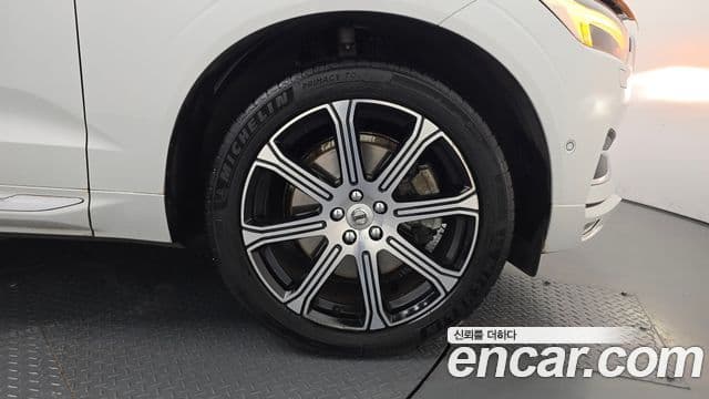 Volvo XC60 2021 — Photo 26/34