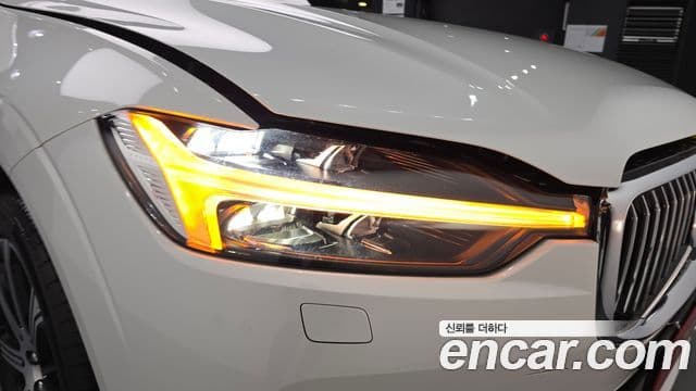 Volvo XC60 2021 — Photo 22/34