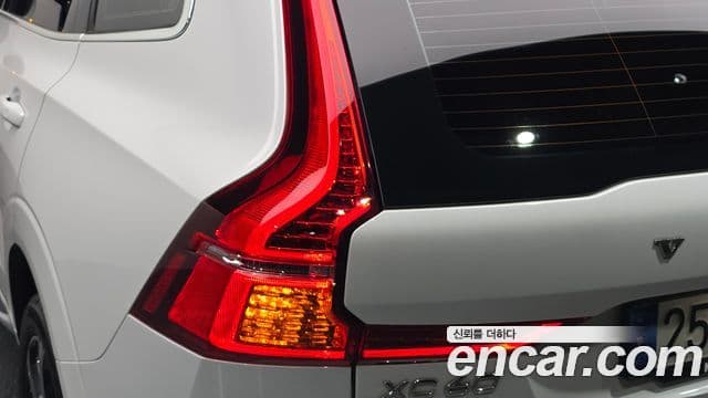 Volvo XC60 2021 — Photo 10/34