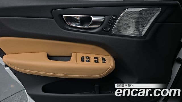 Volvo XC60 2021 — Photo 12/34