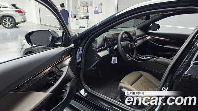BMW 5 Series 2025 — ფოტო 10/20