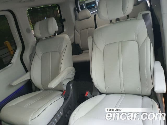 Hyundai Staria 2025 — Şəkil 10/16