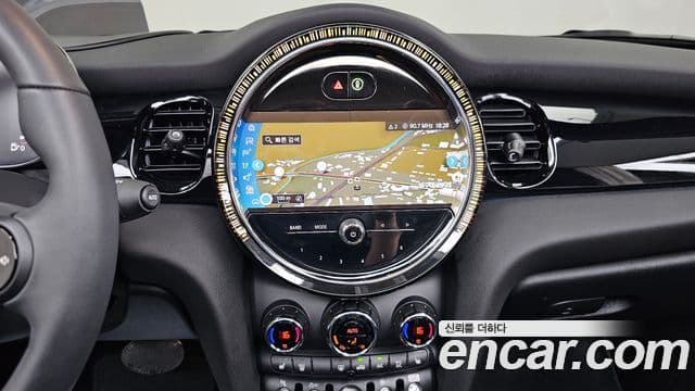 Mini Cooper Convertible 2024 — Фото 15/20
