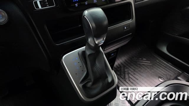 Hyundai Staria 2023 — фото 9 из 20