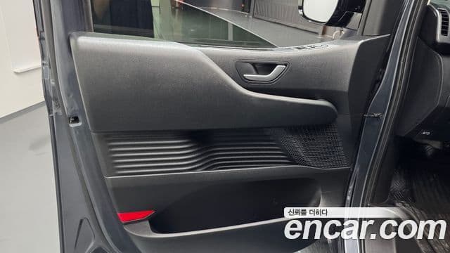 Hyundai Staria 2023 — Photo 28/32