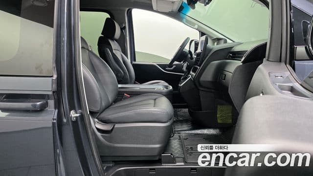 Hyundai Staria 2023 — Photo 31/32
