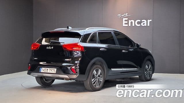 Kia Niro 2021 — Фото 2/20
