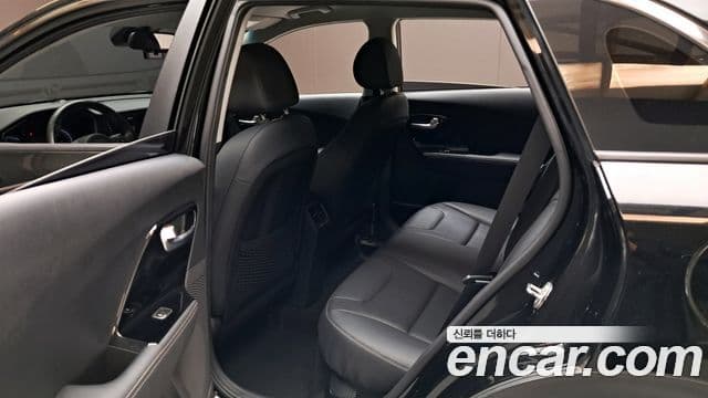 Kia Niro 2021 — Фото 10/20