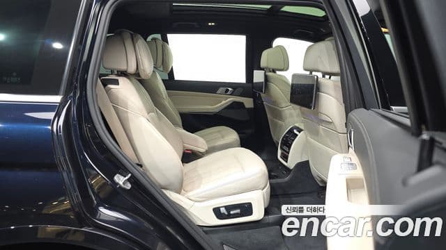 BMW X7 2021 — Photo 19/20