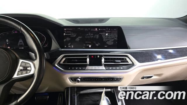 BMW X7 2021 — Photo 9/20