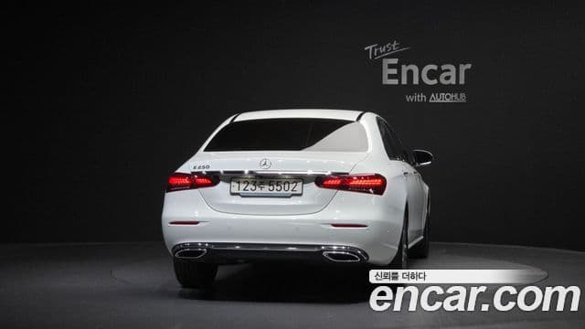 Mercedes-Benz E-Class 2023 — Фото 4/20