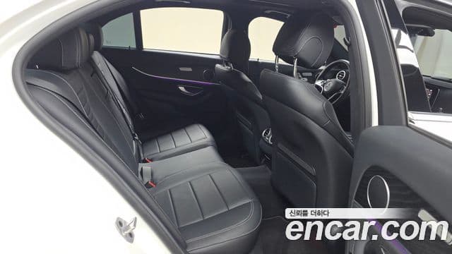 Mercedes-Benz E-Class 2023 — Фото 12/20