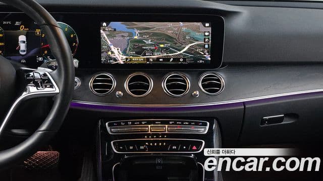 Mercedes-Benz E-Class 2023 — Фото 14/20