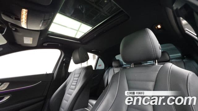 Mercedes-Benz E-Class 2023 — Фото 18/20