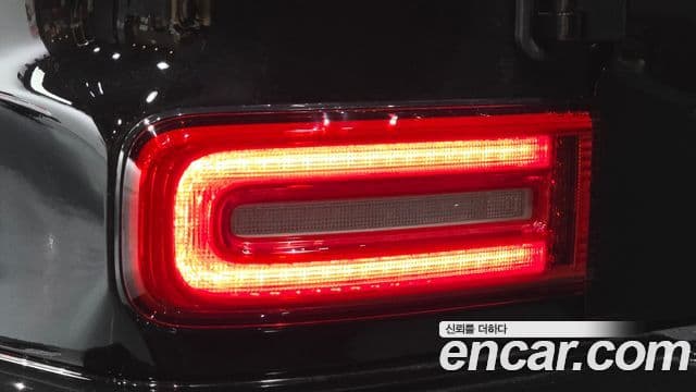 Mercedes-Benz G-Class 2025 — Photo 15/34