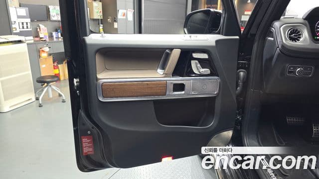 Mercedes-Benz G-Class 2025 — Photo 8/34