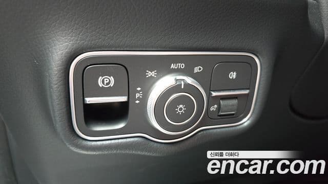 Mercedes-Benz G-Class 2025 — Photo 9/34