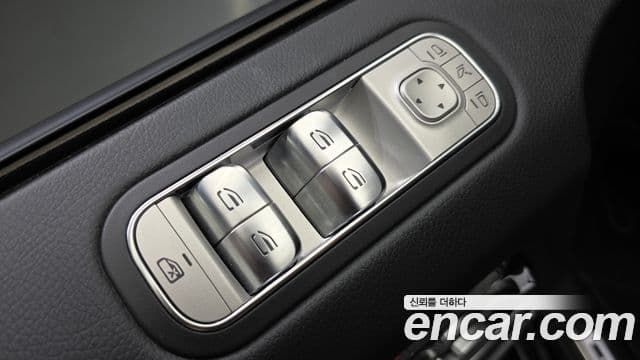 Mercedes-Benz G-Class 2025 — Photo 20/34