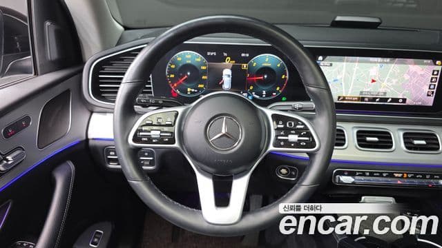 Mercedes-Benz GLE-Class 2020 — ფოტო 13/20