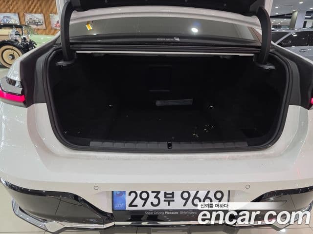 BMW 7 Series 2025 — Şəkil 18/20