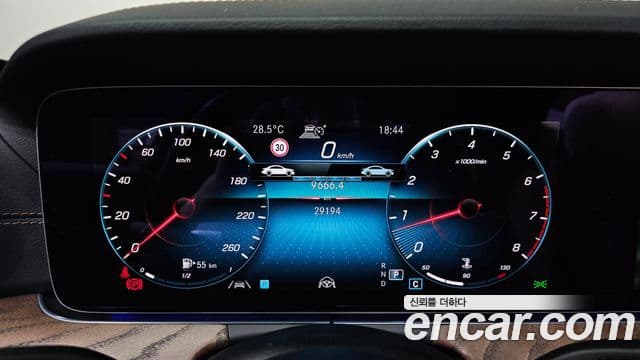 Mercedes-Benz E-Class 2023 — ფოტო 8/20
