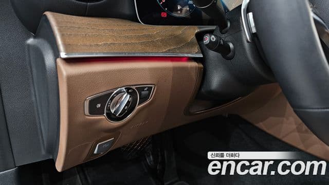 Mercedes-Benz E-Class 2023 — ფოტო 20/20