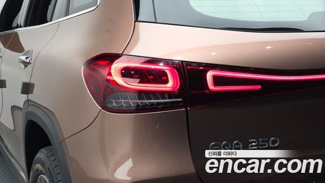 Mercedes-Benz EQA 2022 — ფოტო 21/33