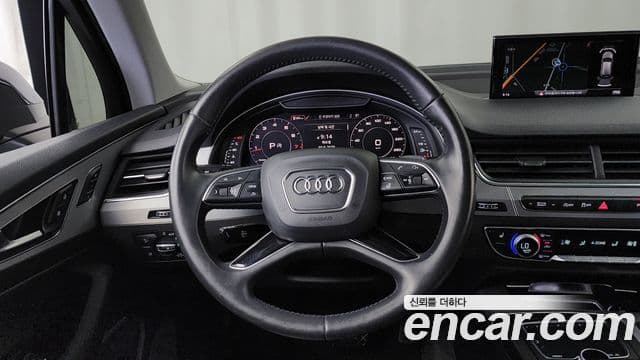 Audi Q7 2019 — Şəkil 13/20
