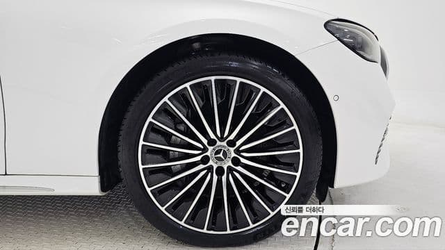 Mercedes-Benz E-Class 2025 — ფოტო 4/18