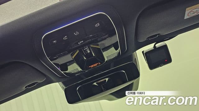 Mercedes-Benz E-Class 2025 — ფოტო 17/18