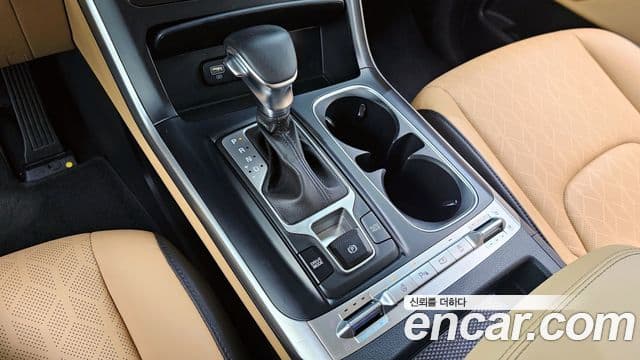 Kia Carnival 2021 — фото 9 из 20