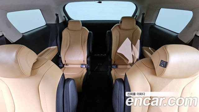 Kia Carnival 2021 — фото 11 из 20