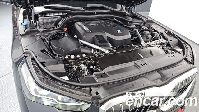 BMW 5 Series 2025 — фото 6 из 20