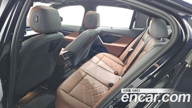 BMW 5 Series 2025 — Şəkil 19/20