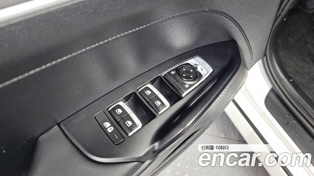 Kia K5 2023 — ფოტო 18/20