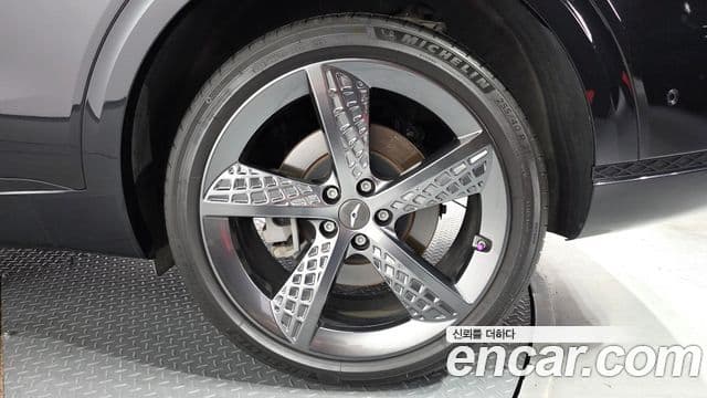 Genesis GV70 2021 — ფოტო 13/34