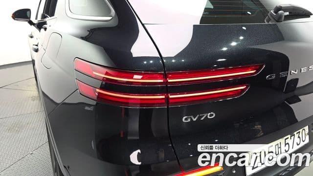 Genesis GV70 2021 — ფოტო 30/34