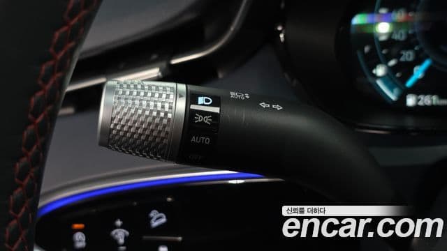 Genesis GV70 2021 — ფოტო 16/34