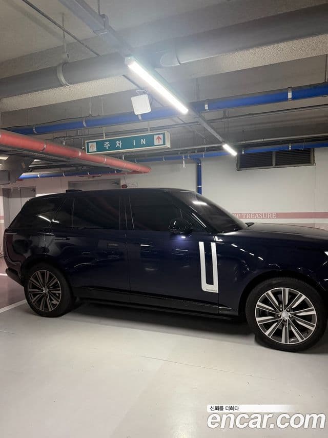 Land Rover Range Rover 2023 — ფოტო 2/8